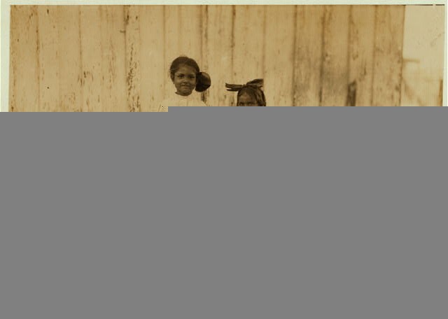 Photo:Biloxi Mississippi 1911 Mildred Gertrude Kron oyster shuckers