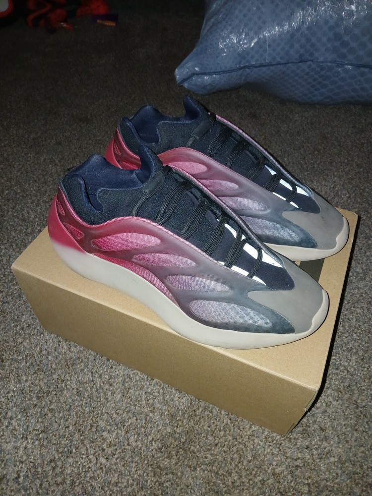 Adidas Yeezy 700 Carbon Fade