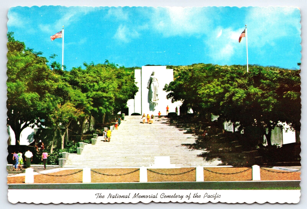 VINTAGE OUTDOOR POSTCARD NATIONAL MEMORIAL CEMETERY OF THE PACIFIC STATUE USA