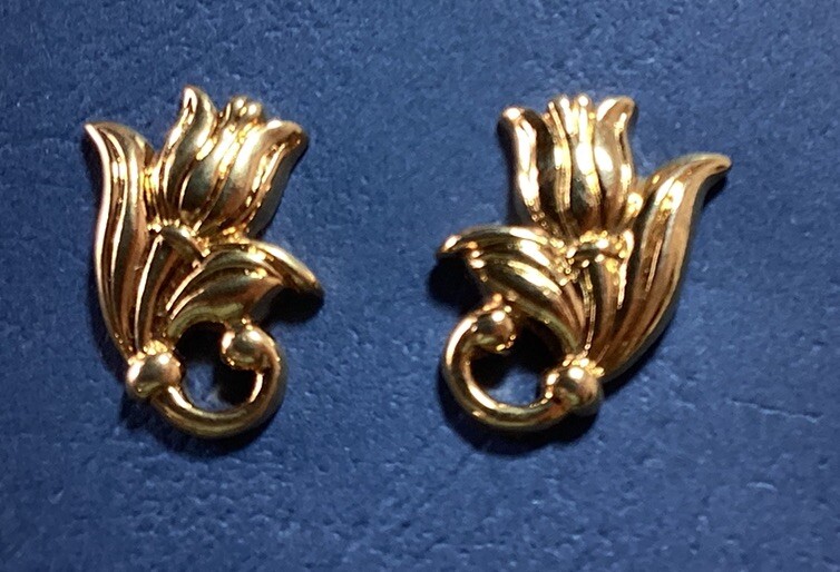 Earrings AVON Tulip Gold Tone Pierced