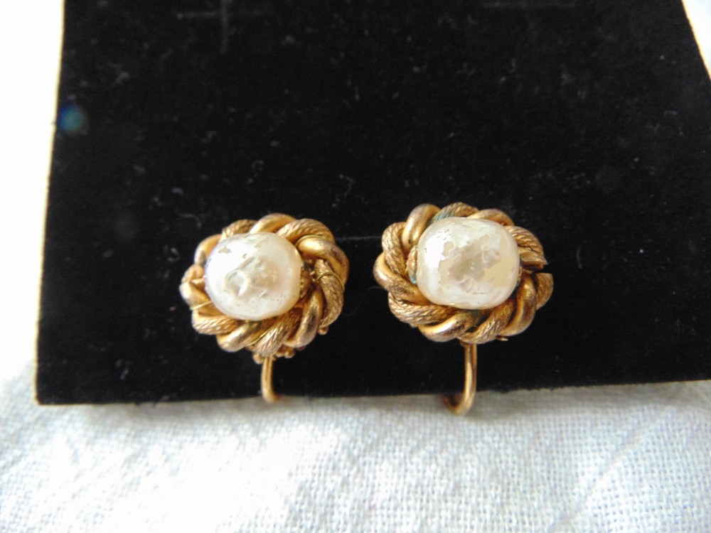 vintage Miriam Haskell signed gold glass pearl clip on earrings