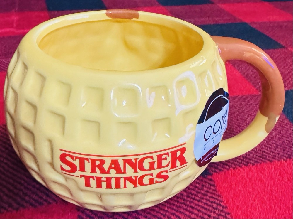 NEW Netflix Stranger Things Waffle w/Butter & Syrup 18oz Yellow 3D Ceramic Mug
