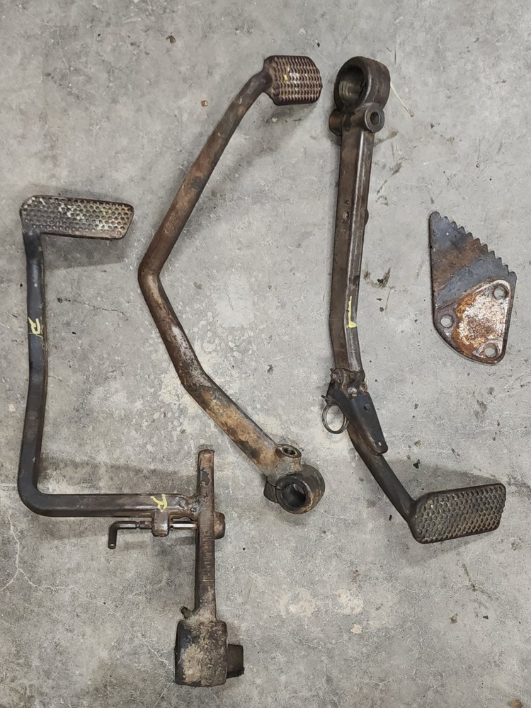 Massey Ferguson 135 Tractor MF 135 - L & R Brake Pedal Clutch Pedal