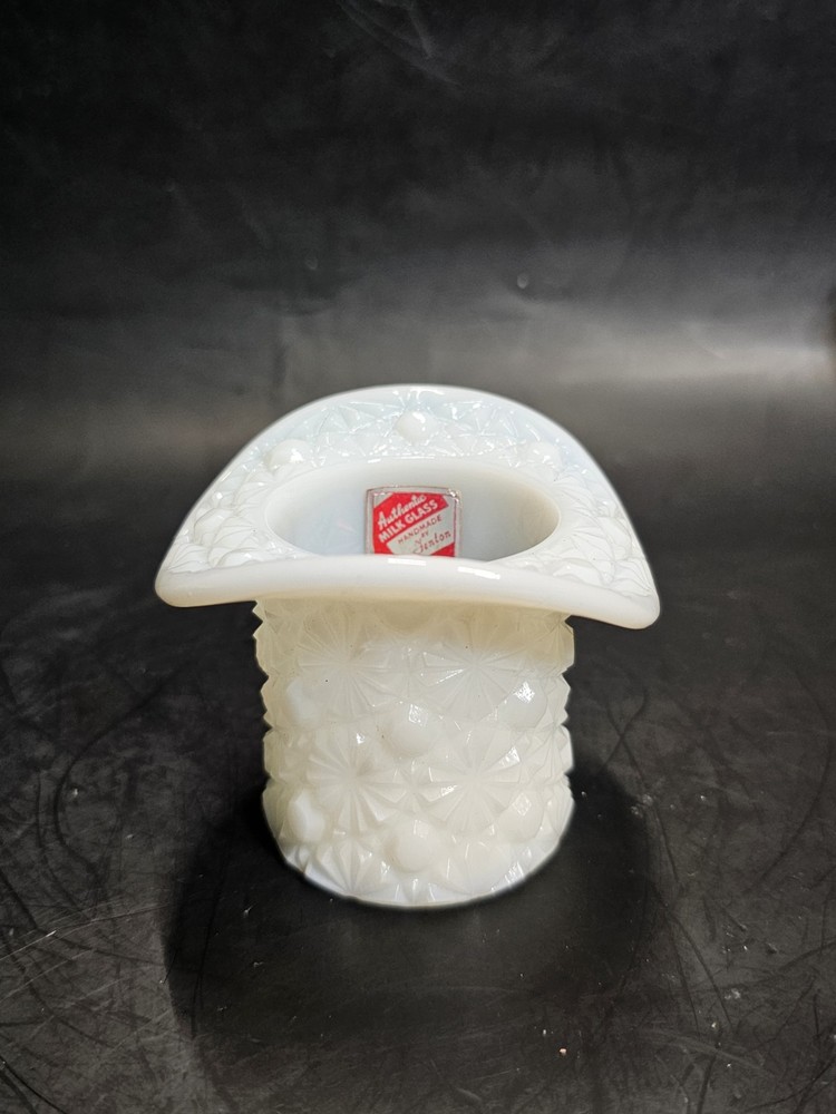VINTAGE MID CENTURY FENTON MILK GLASS TOP HAT DAISY DOT Toothpick Holder