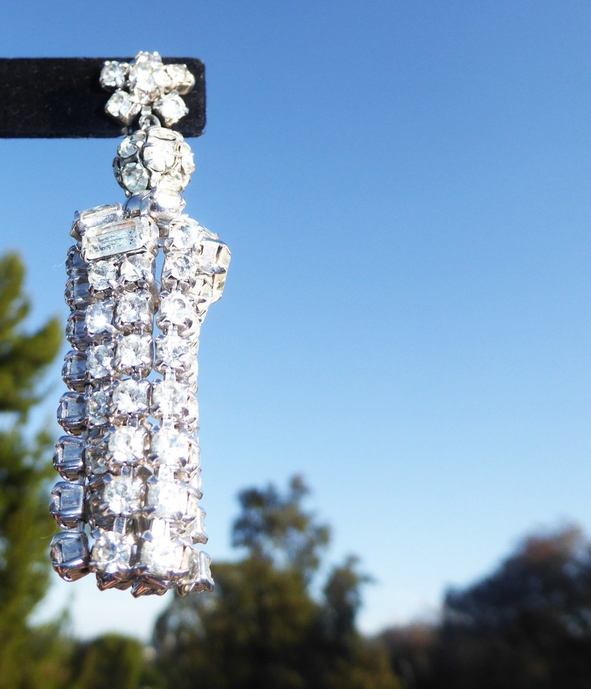 Gorgeous Vintage Silver Tone Clear Rhinestone Dangle Chandelier Earrings Clip On