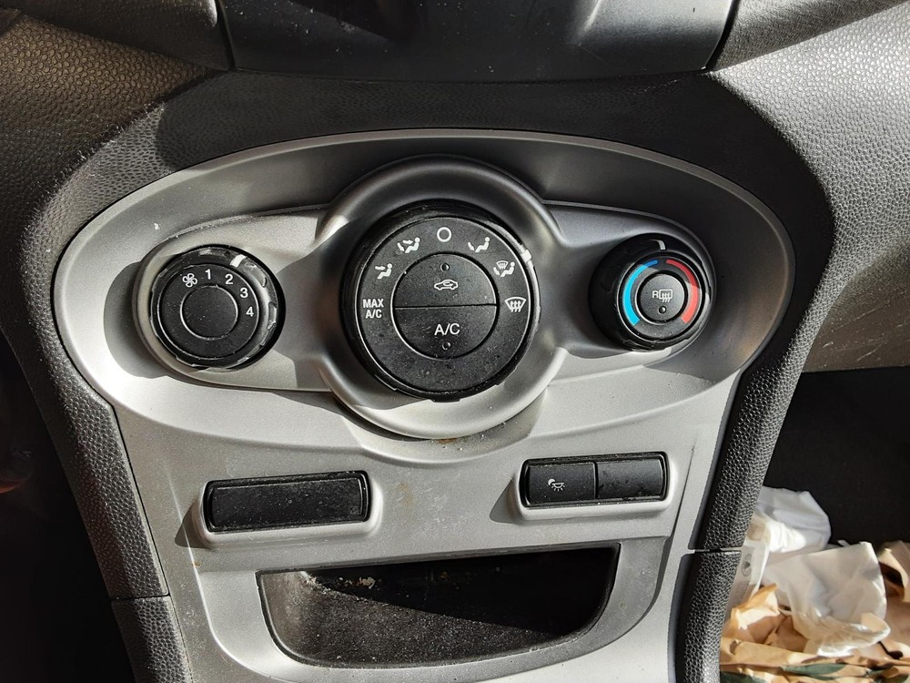 Used A/C Selector Switch for 2015 Ford Fiesta with Manual Temperature Control