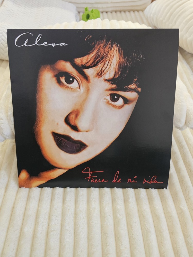 Alexa - Fuera De Mi Vida Vinyl - 33 RPM Stereo WEA Latina 1995 - Salsa Romántica