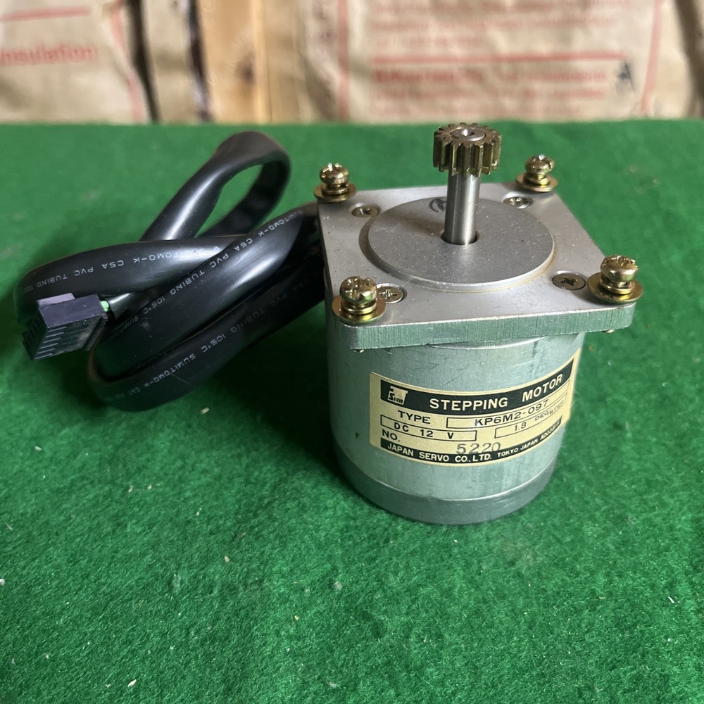 Japan Servo KP6M2-097 Stepping Motor 12V DC 1.8 Deg/Step Gear Shaft Vintage