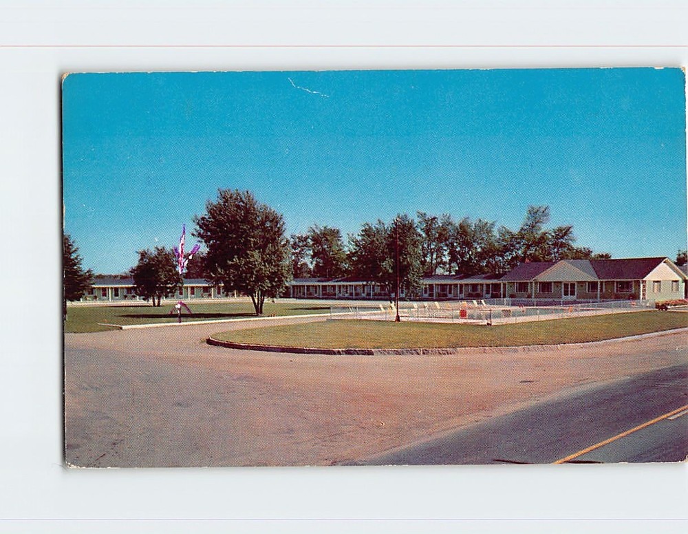 Postcard Belmont Motel Skowhegan Maine USA