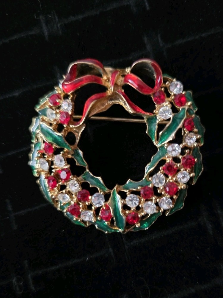 Vintage  Rhinestone CHRISTMAS Brooch Pin Large Holly Wreath Bow Gold Tone