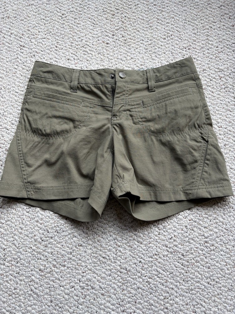 Athleta Dipper Shorts Olive Green Womens size 0 snap and drawstring pockets