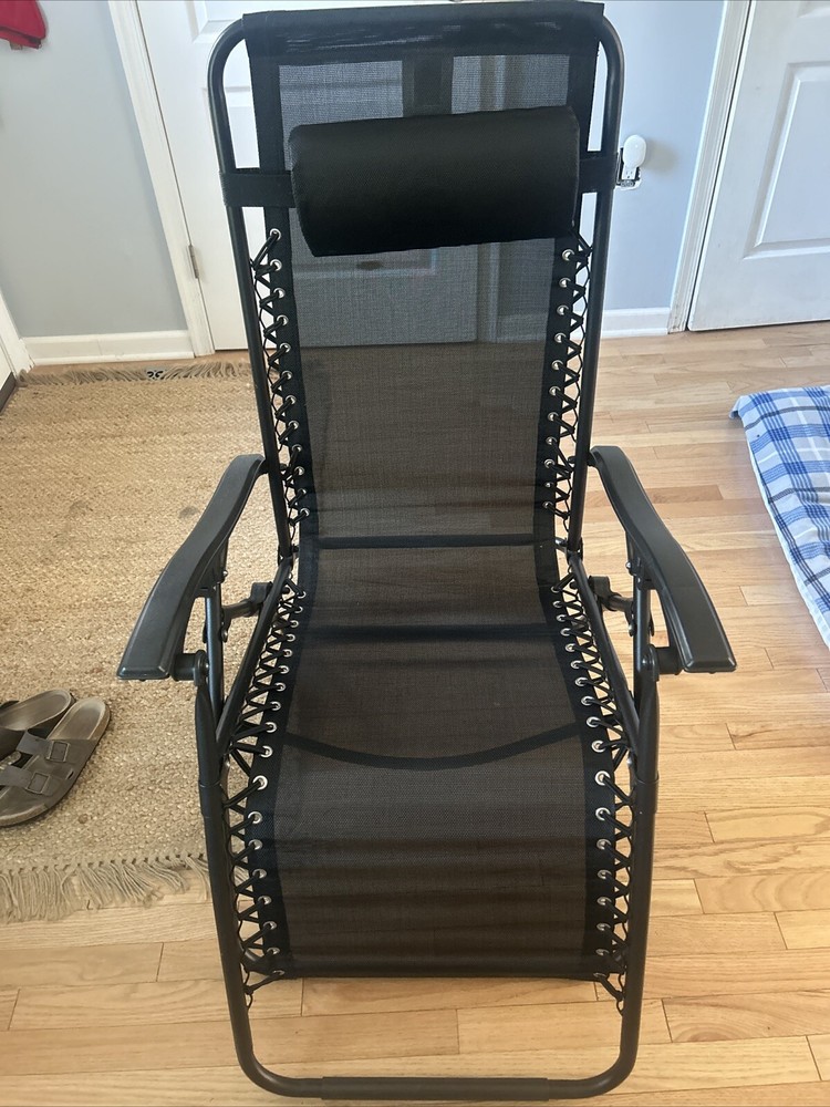 Ultra-Comfortable Black Gravity Chair for Maximum Relaxation