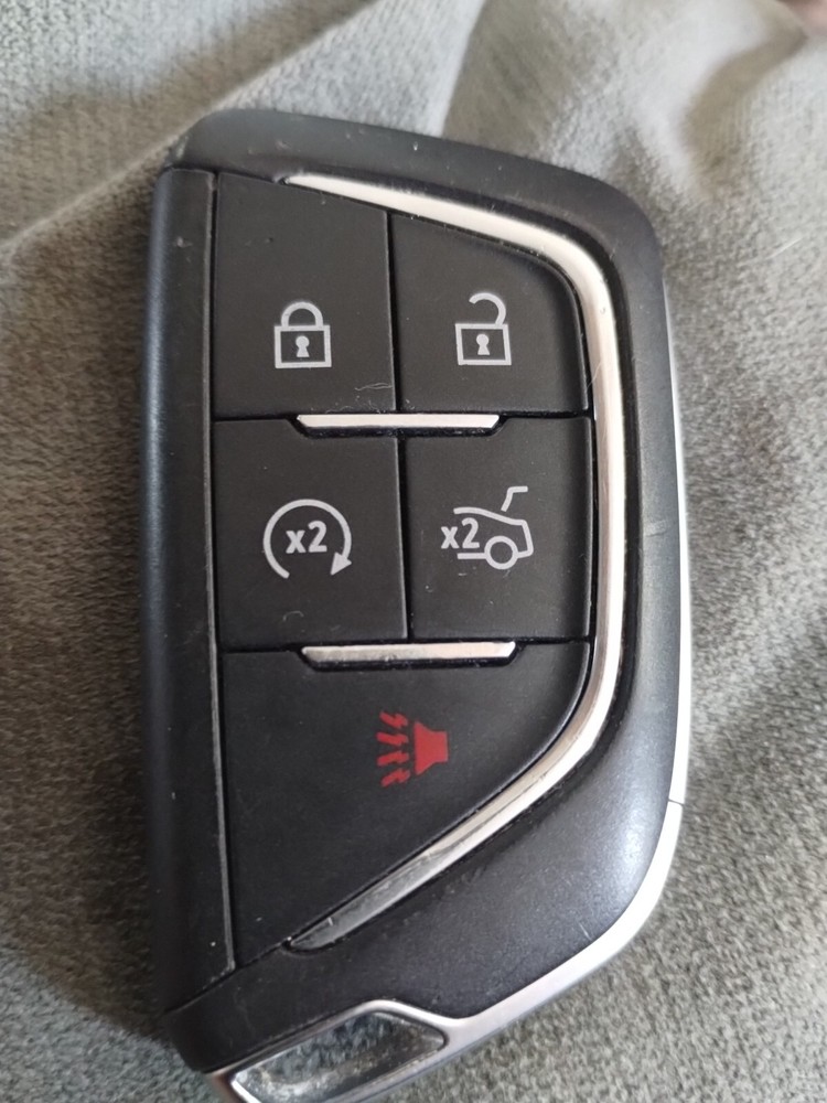 2023 Cadillac XT5 USED OEM KEY FOB.. Excellent Condition..