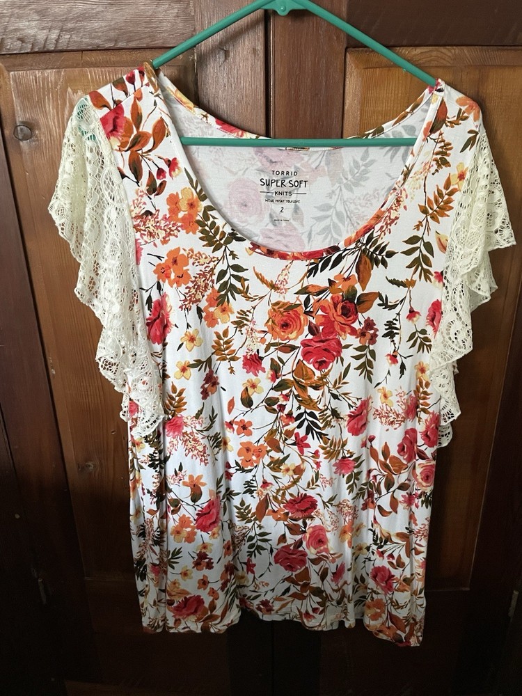 Torrid Women’s Floral Lace Short Sleeve Top Size 2