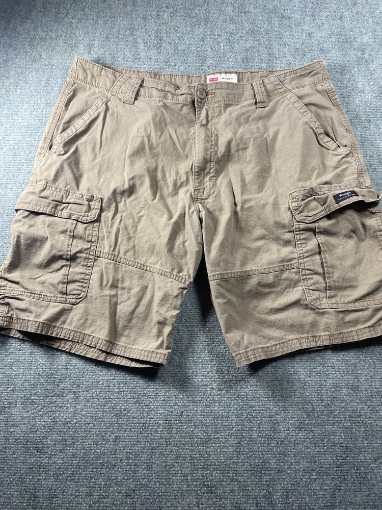 Wrangler Men's Beige Cargo Shorts Relaxed Fit 12