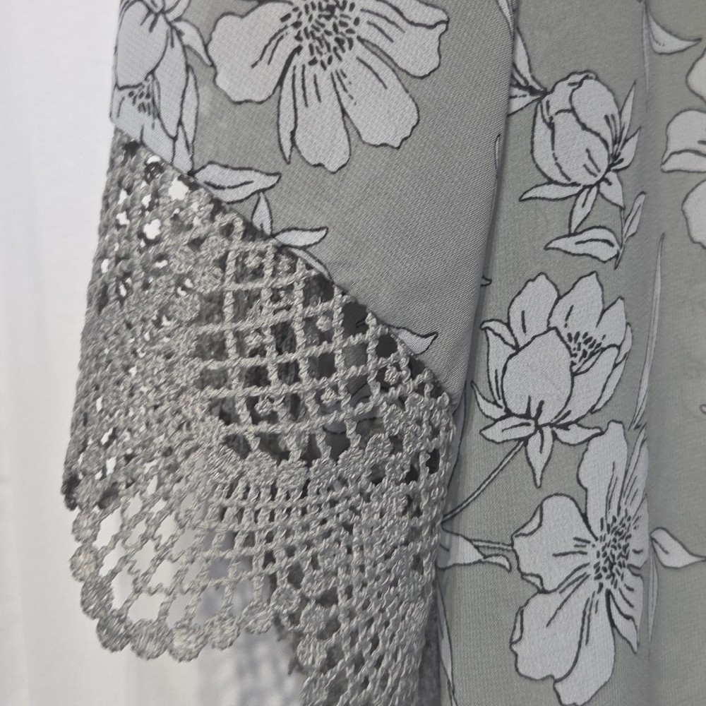 Women’s Medium Open Front Sheer Kimono Floral Lightweight Boho Cover Up