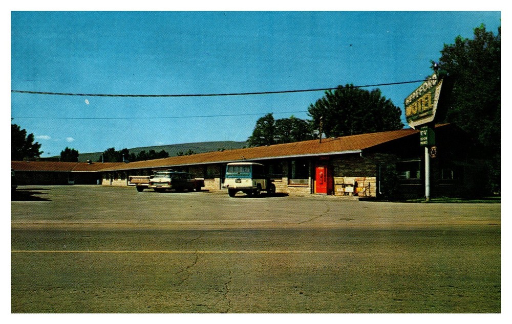 Baker OR Oregon Hereford Motel Street View Chrome Postcard