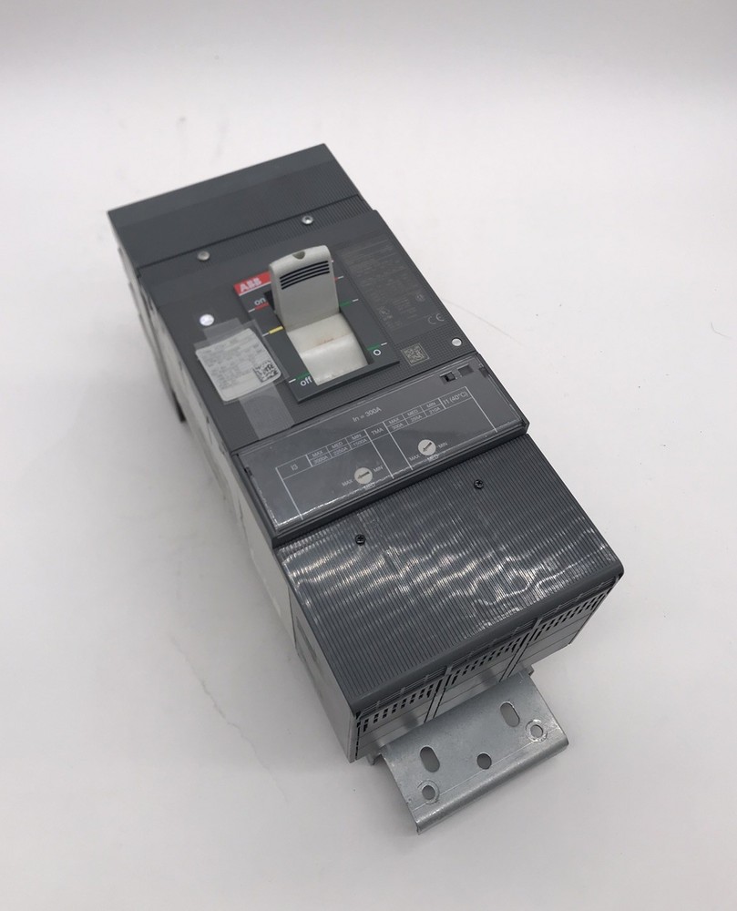 Houston Stock New Abb Xt5Hu330Abyn000Xxx Reliagear Xt5H 300 Amp Free Shipping