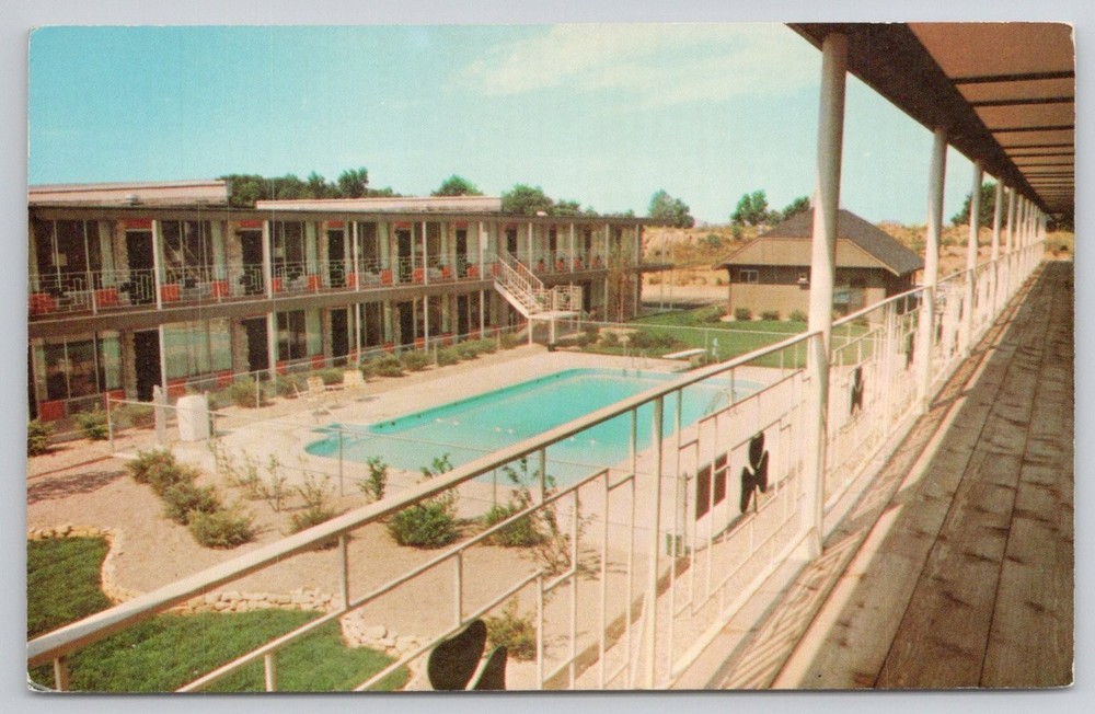 Angola Indiana Irish Inns Motel Swimming Pool I-69 US 20 Postcard Dexter Press