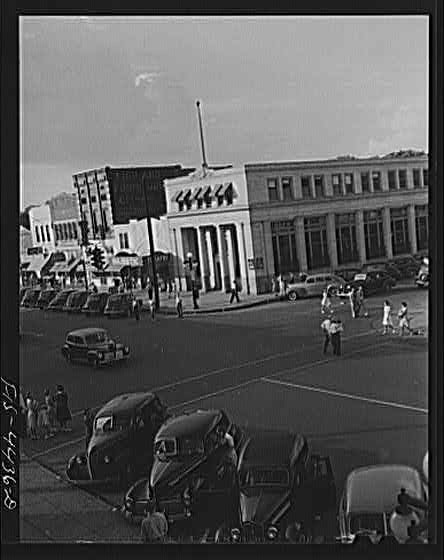 Photo:Florence Alabama 1940s Downtown Street Scene TVA Building Cars