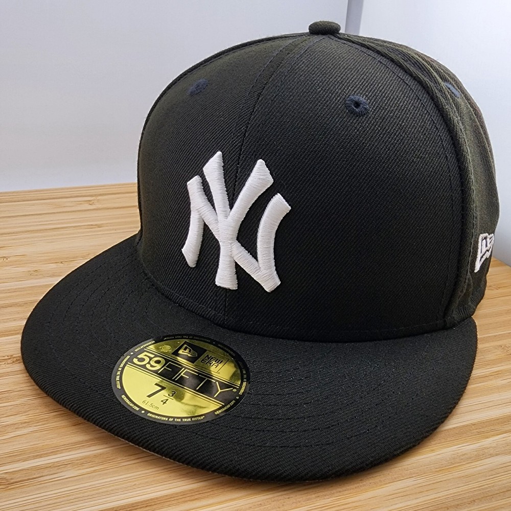 New York Yankees Fitted Hat, Black Cap w/White Logo, New Era 5950, 7 3/4