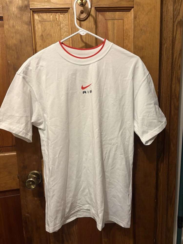 Vintage Y2K Nike center swoosh Tee
