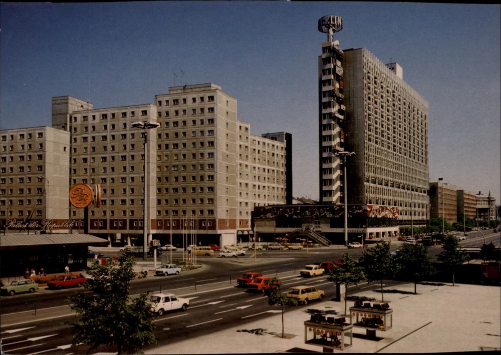 Hotel der Republik Berlin East Germany vintage postcard y652