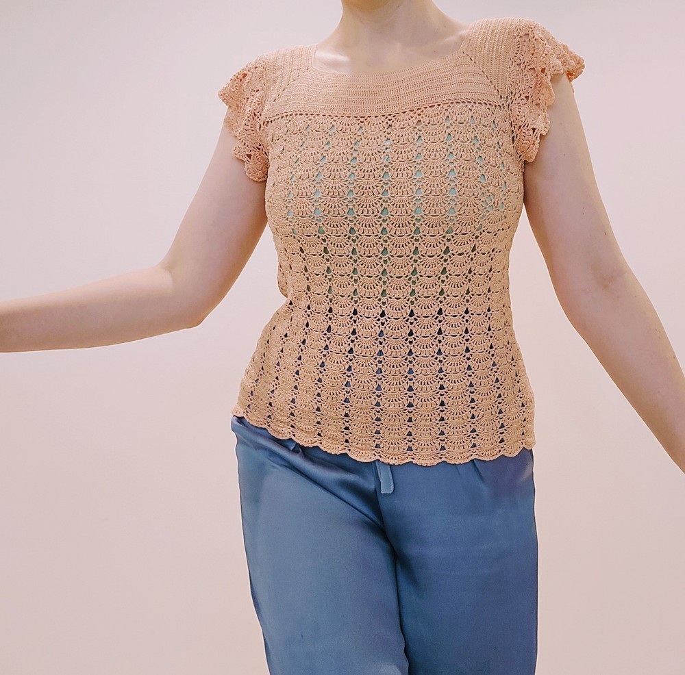 70s VTG Hand Crocheted Rayon Blouse Peach Pink Top Sm Classic square collar