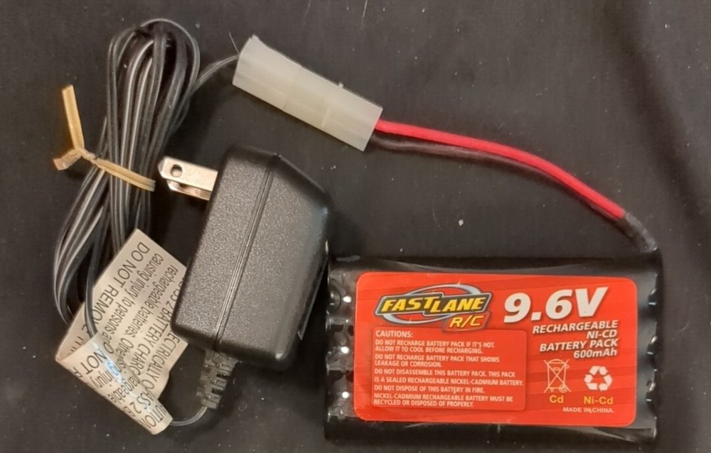 Fast Lane RC 9.6V Rechargeable Ni-Cd Battery Pack w/ Charger AC Adaptor UNTESTED