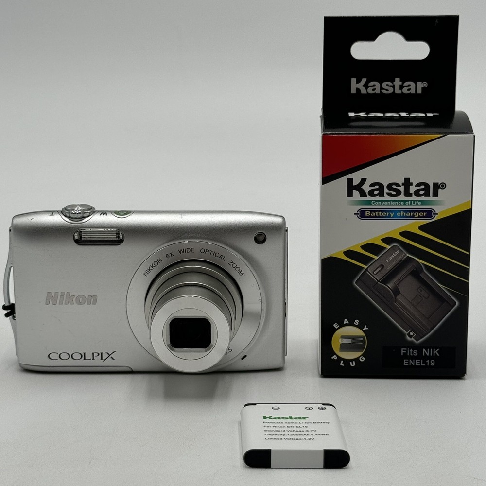 Nikon COOLPIX S3200 16.0MP Digital Camera Silver w/ 2 Batteries And Charger