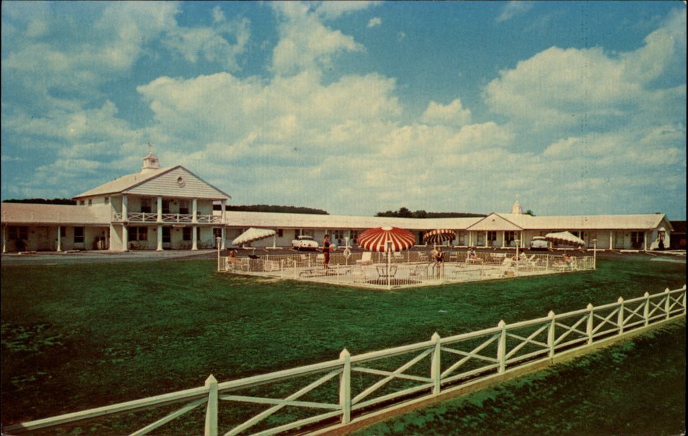 Palmyra Motel ~ Palmyra Pennsylvania ~ pool 1950s cars ~ vintage postcard