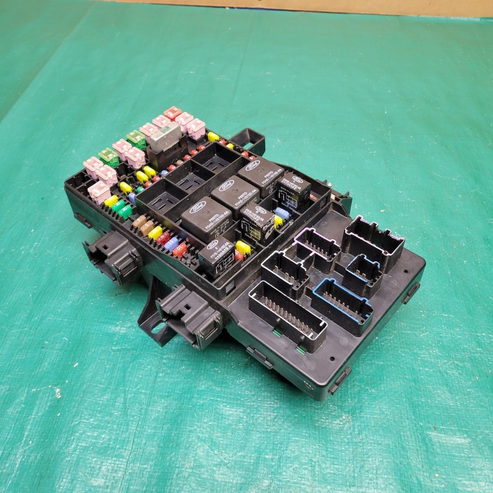 03-04 Expedition Navigator Fuse Relay Box Power Distribution Unit 4L1T-14A067-AB