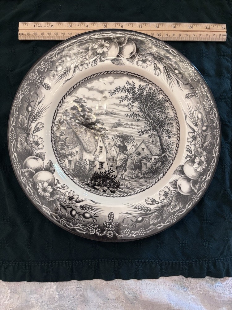 Royal Stafford Red Bull Inn Dinner Plates Set Of 3