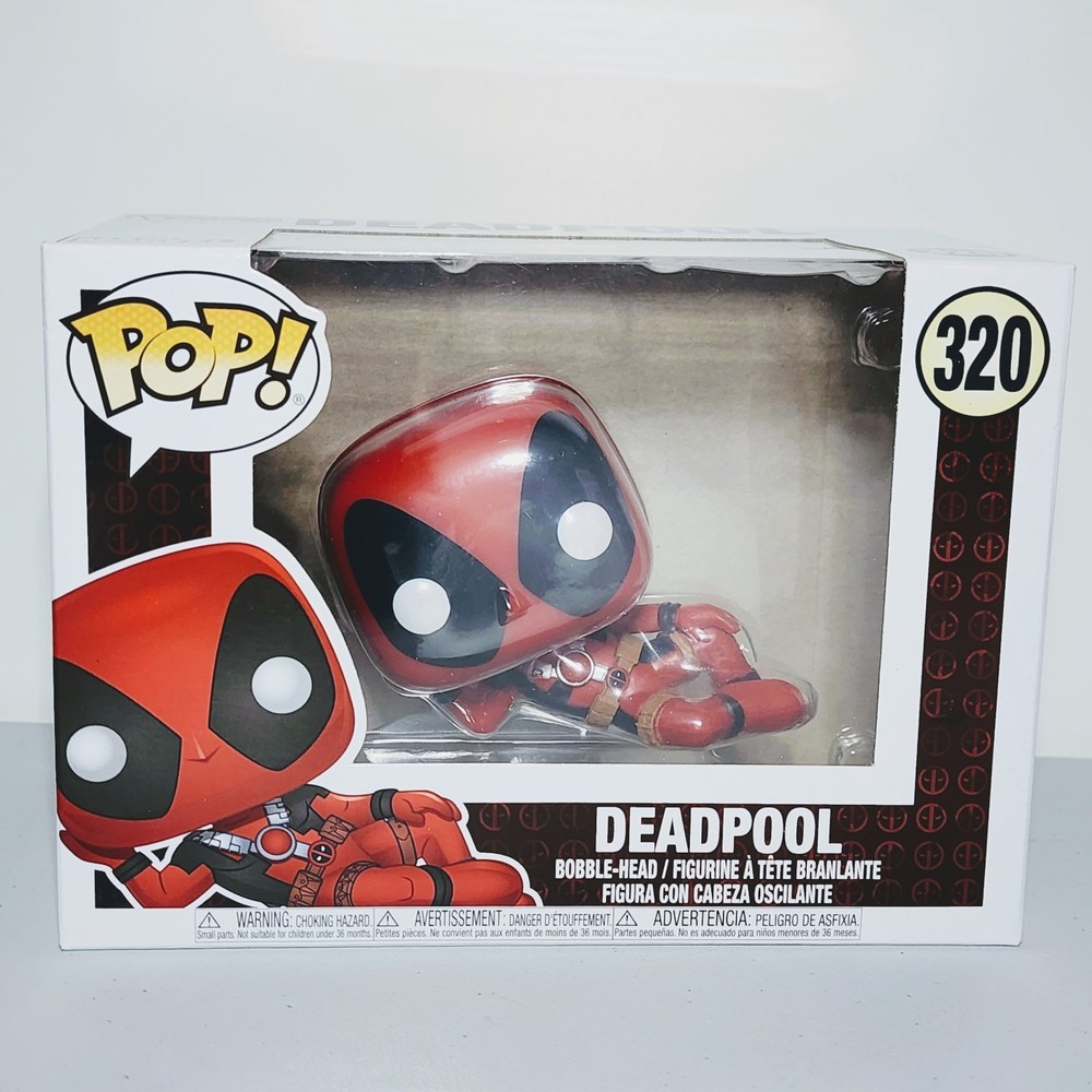 Funko Pop: Marvel - Deadpool #320 w/ Protector