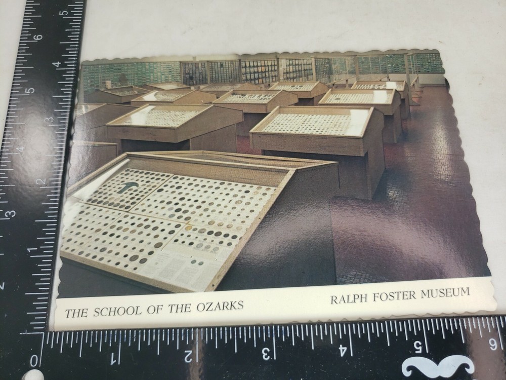 Postcard ''Ralph Foster Museum The School Of The Ozarks '', Missouri !