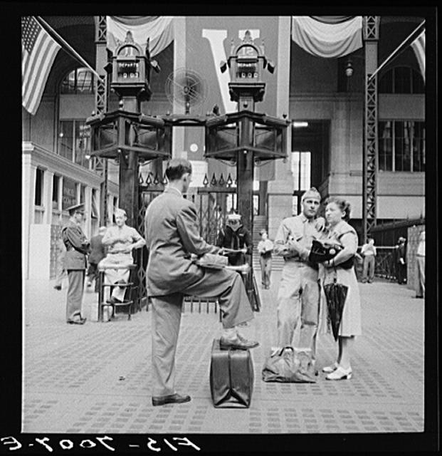 Photo:New York NY Pennsylvania Station 1910s Waiting for Trains Travelers