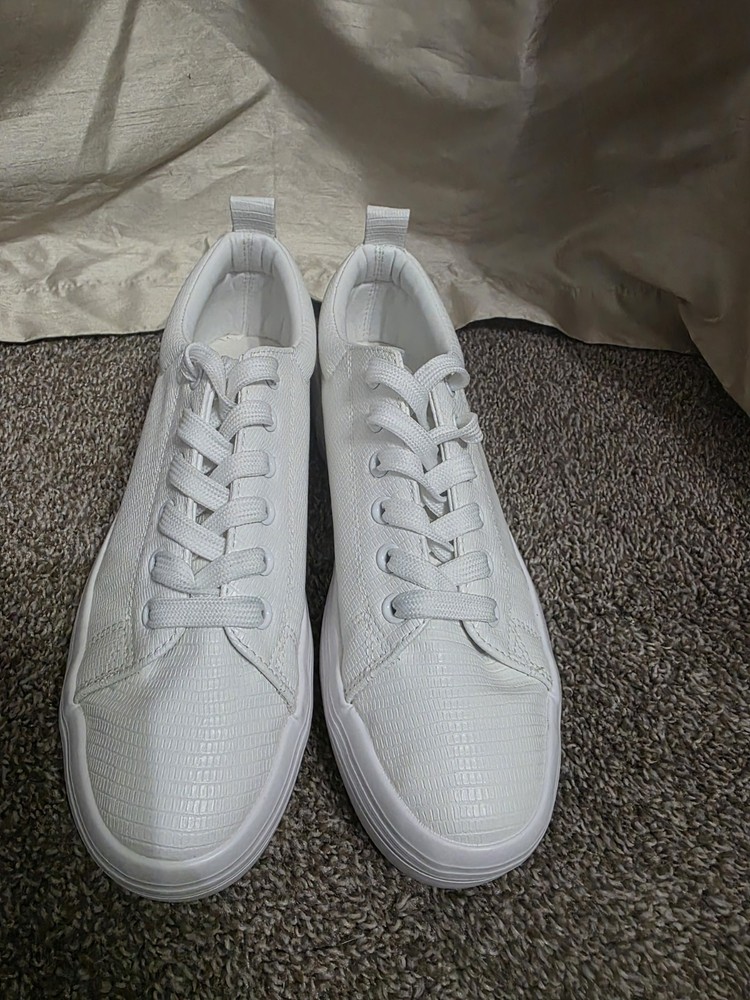 Comfort Every Step Women's White Casual Sneakers Size 8 Cushioned Lace Up