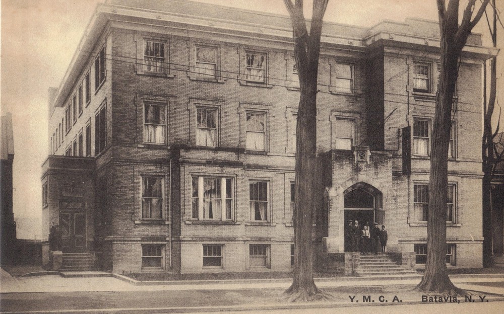 Batavia NY  YMCA   UDB  ALBERTYPE  B/W Postcard STREET VIEW UNPOSTED EXCL