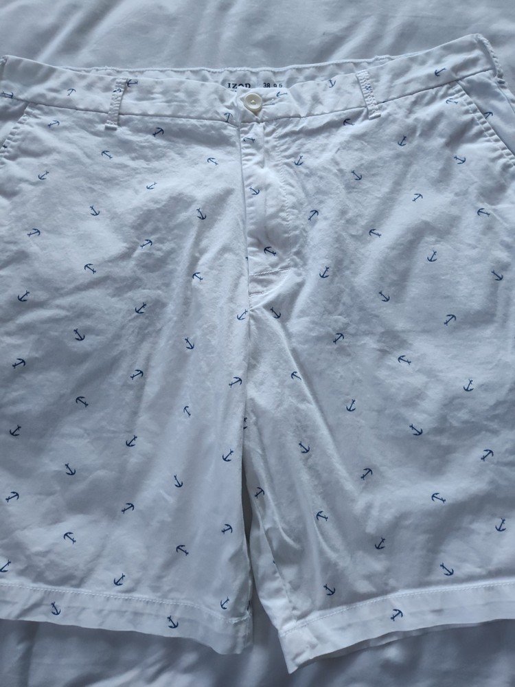 IZOD Men's Shorts. Size 38 Waist.  9.5