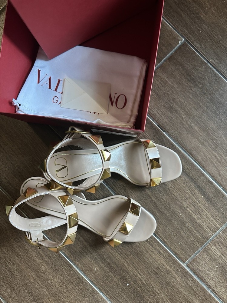Authentic VALENTINO GARAVANI Roman Stud Block Heel Sandals, Rose/Gold, Size 38.5