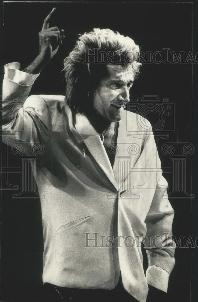1989 Press Photo Rod Stewart Performing at Summerfest - mjx49024