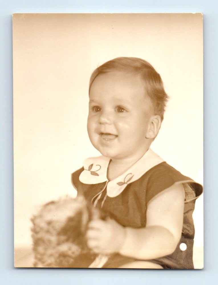 Old Vintage Photo PORTRAIT SOLO CHILD FORMAL STUDIO PHOTOGRAPH PICTURE PIC