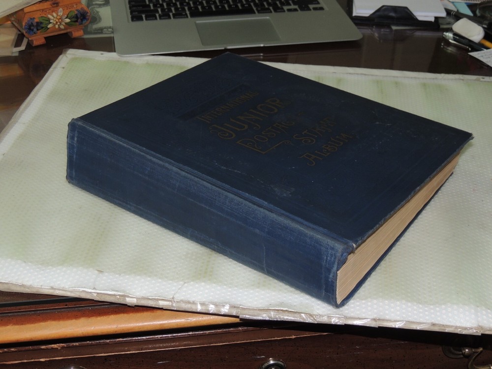 Scott International Junior Album 1935  in Nice Overall Condition 1,140 Stamps