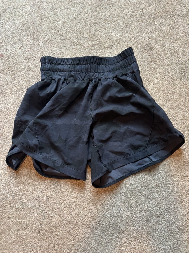 Lululemon Women’s Black Camo Running Athletic Shorts Elastic Waist 2.5