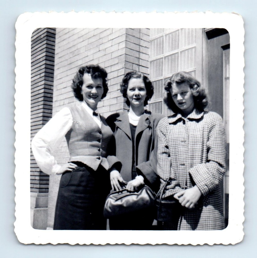 Old Vintage Square Photo TRIO WOMEN THREE GRACES SNAPSHOT PHOTOGRAPH PICTURE