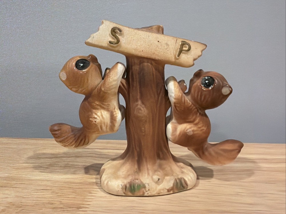 Vintage Japan Ceramic Woodland Tree Hugger Brown Squirrel Salt & Pepper Shakers
