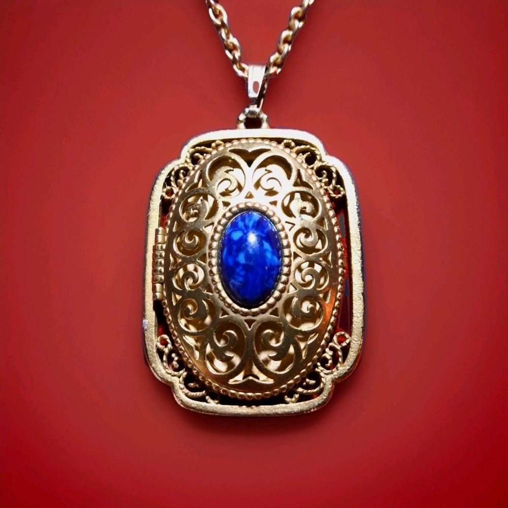 VINTAGE 1973 AVON YESTERYEAR PICTURE LOCKET  Filigree Necklace with Lapis Stone