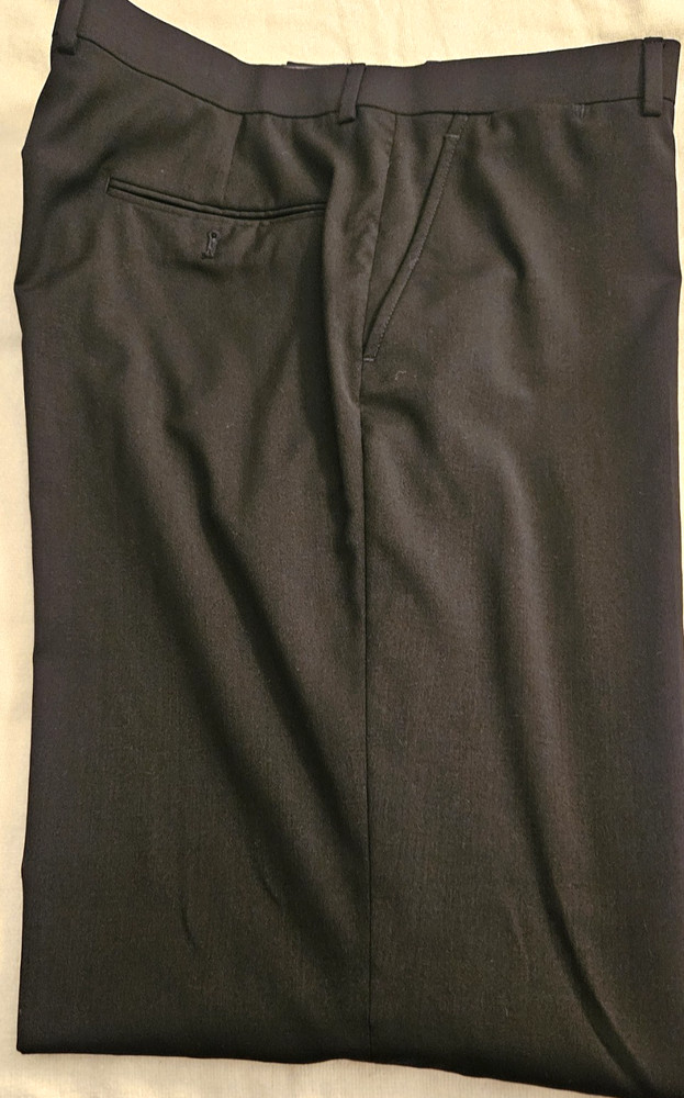 Tommy Hilfiger Men's Black Pants Size 40 W x34 L  Dress Pants Trousers..