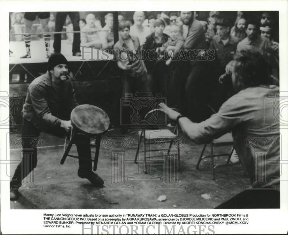 1985 Press Photo Jon Voight in a scene from Cannon Films' 