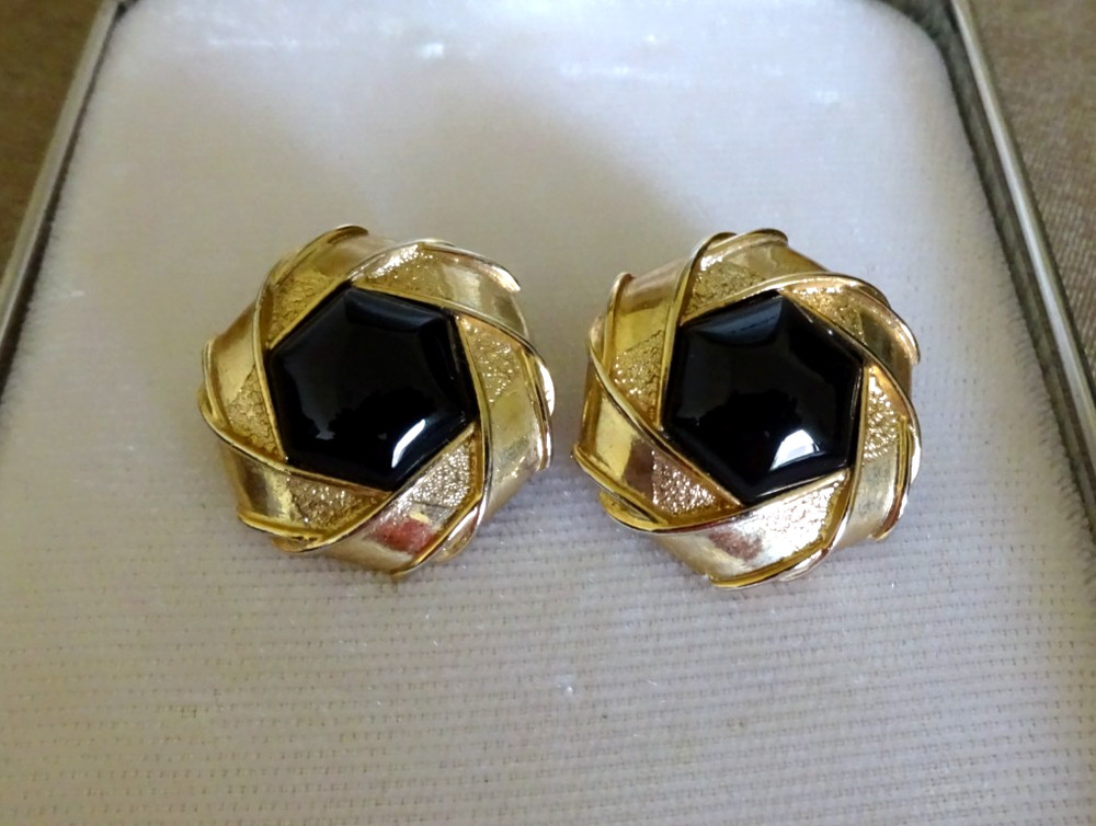 Vintage Kramer Textured Gold Tone Black Lucite Acrylic Clip-On Earrings